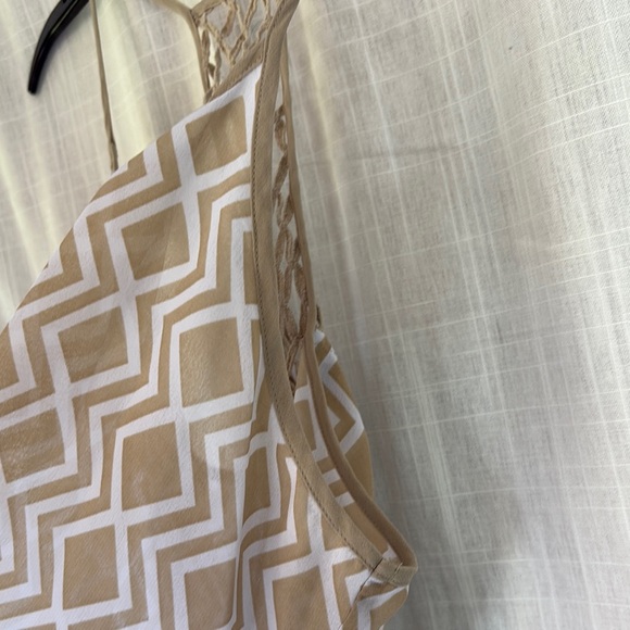 Geometric Patterned Tan Top - Picture 4 of 7